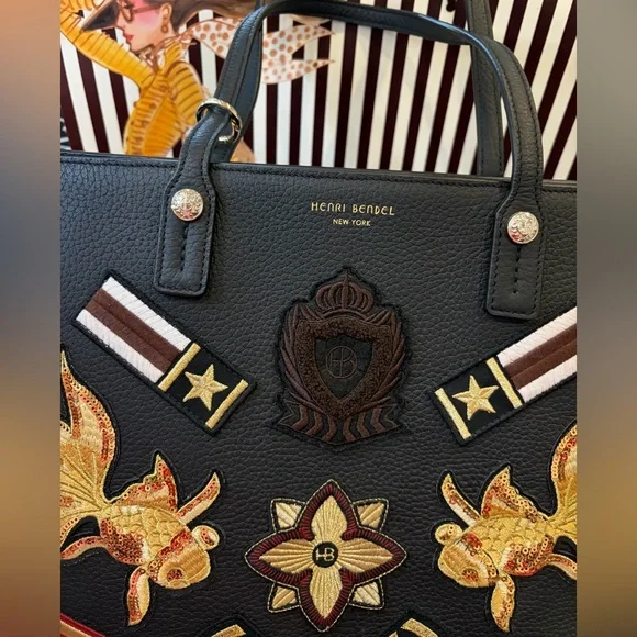 HENRI BENDEL MILITARY Zippered Tote Gold/Red Embroidered Patches & Lipstick Fob💄 - Picture 8 of 16
